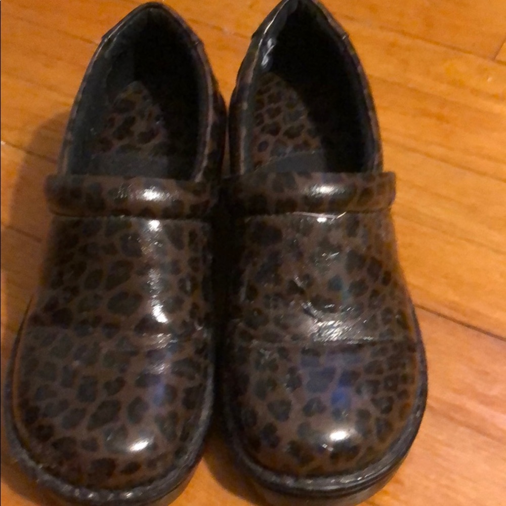 Spotted clogs